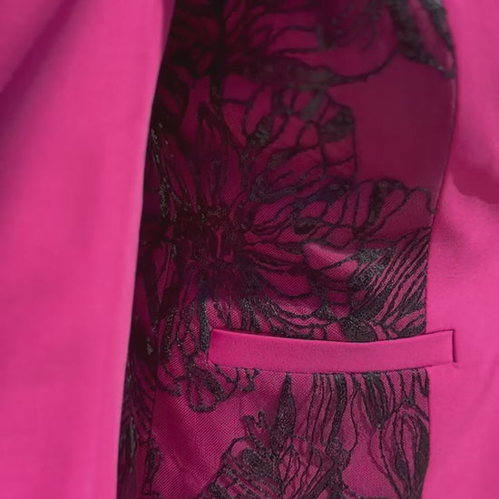 Video of a dog handler wearing a hot pink dog show suit for women. Onyx by Canis Certo.